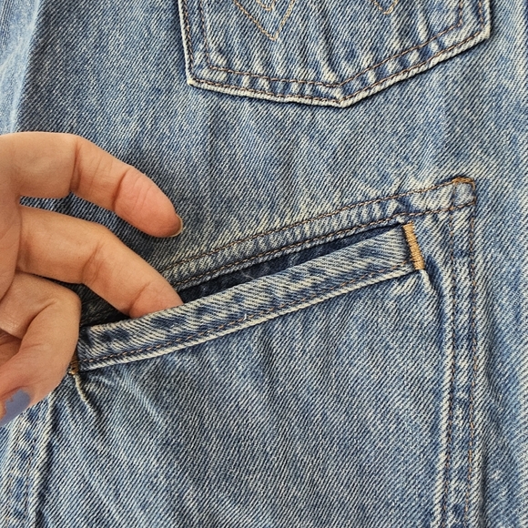 Wrangler X Free People Shrunken Denim Vest Sleeveless Raw Hem Leaving Town Sz M - Picture 6 of 17